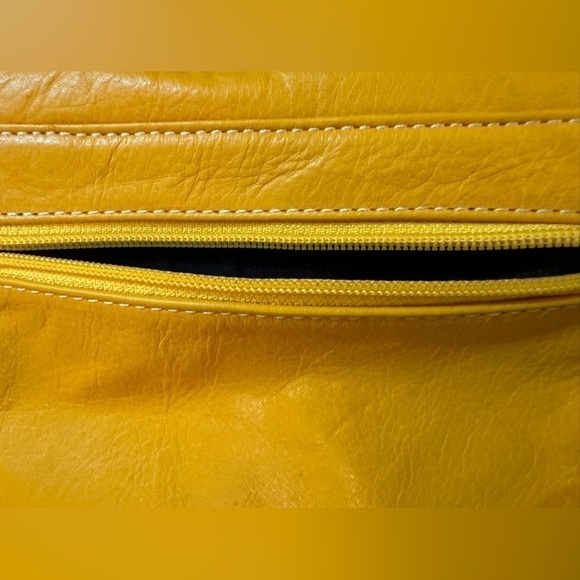 Borgo Degli Etruschi | Italian Yellow Leather Crossbody/Clutch - Picture 8 of 9